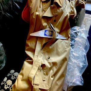 BROOKS BROTHERS Tan Color Men's Trench Coat. Size 44R